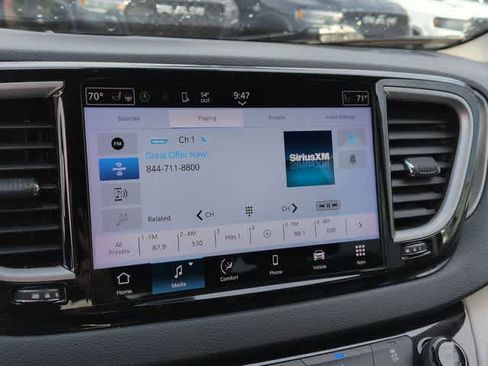 Used 2022 Chrysler Pacifica Touring-L FWD image 28