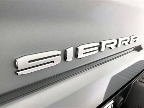 Used 2024 GMC Sierra 1500 SLT w/ SLT Premium Plus Package image 31