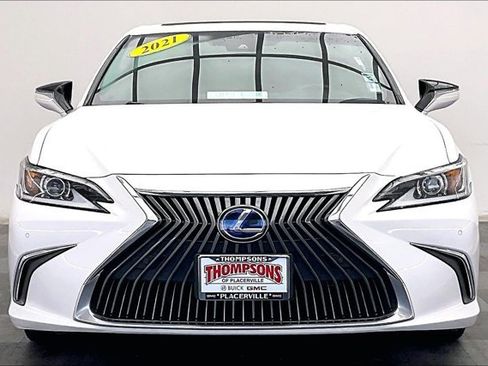 Used 2021 Lexus ES 300h w/ Premium Package image 2