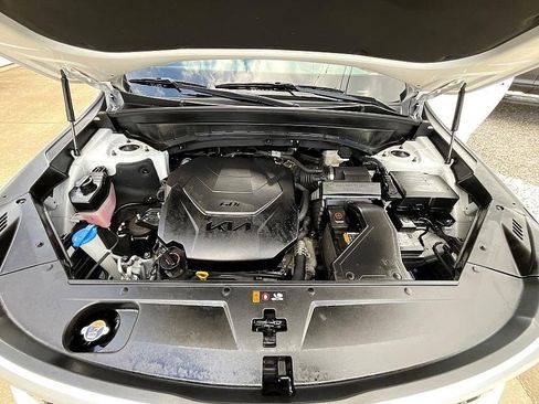 Used 2023 Kia Telluride LX image 3