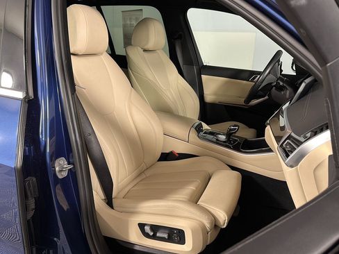 Used 2022 BMW X5 xDrive40i w/ Premium Package AWD/4WD image 3