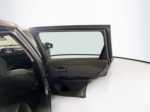 Used 2023 Nissan Rogue SV image 28