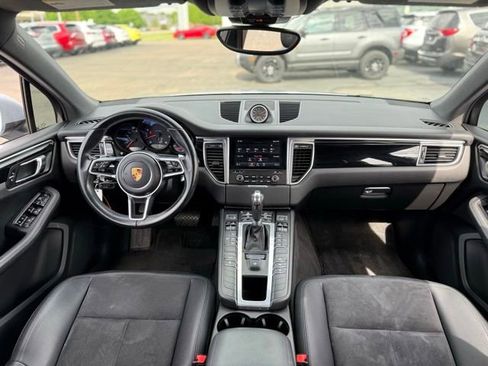 Used 2017 Porsche Macan AWD/4WD image 2
