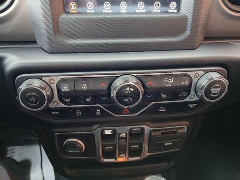 Used 2021 Jeep Gladiator Sport image 40