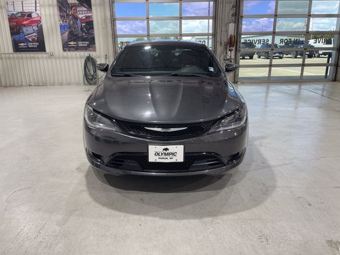 Used 2016 Chrysler 200 S w/ Comfort Group FWD image 3