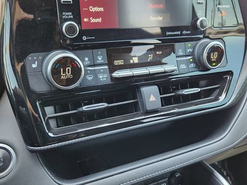 Used 2021 Toyota Highlander XSE AWD/4WD image 10