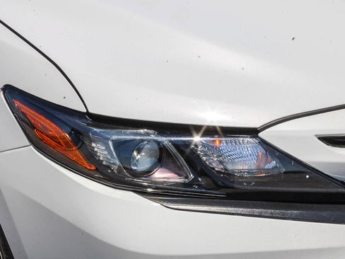 Used 2023 Toyota Camry SE FWD image 4