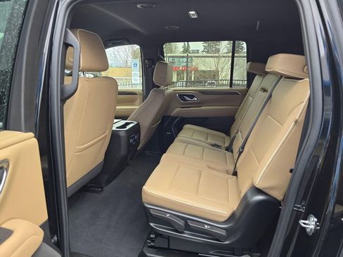 Used 2024 Chevrolet Suburban Premier image 17