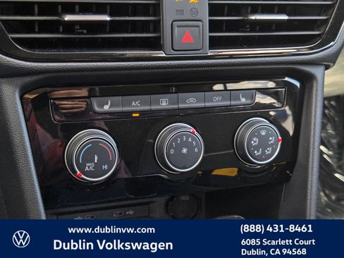 Used 2023 Volkswagen Taos SE w/ Black Wheel Package FWD image 18