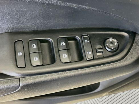 Used 2025 Hyundai Venue SEL FWD image 15