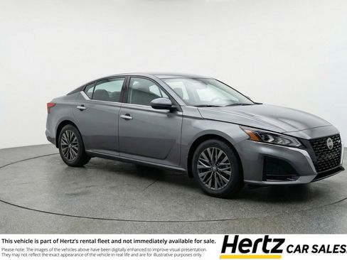 Used 2025 Nissan Altima 2.5 SV image 1