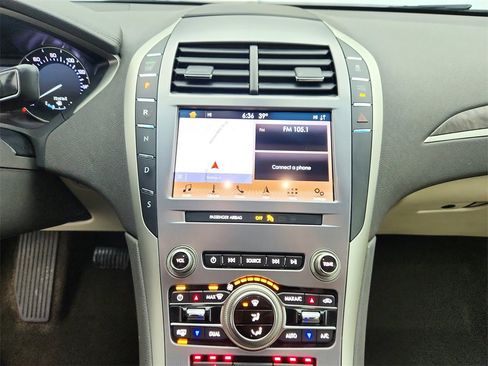 Used 2019 Lincoln MKZ Reserve image 18