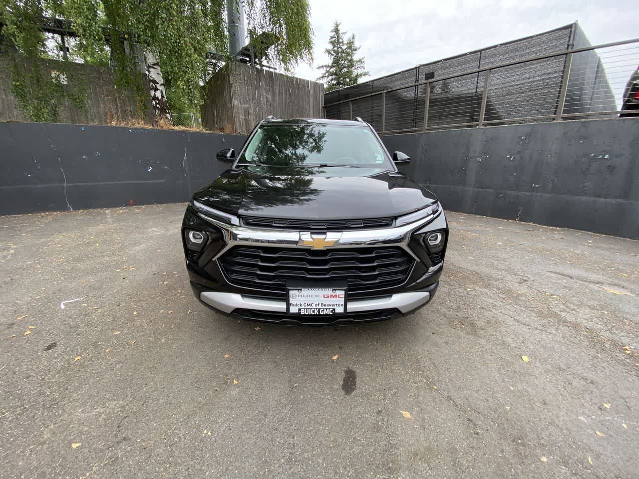Used 2025 Chevrolet TrailBlazer LT AWD/4WD image 9