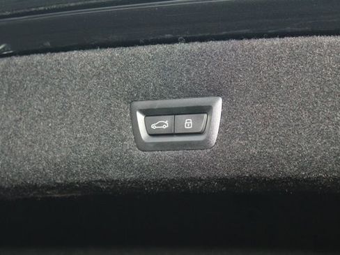 Used 2025 BMW i7 xDrive60 image 8