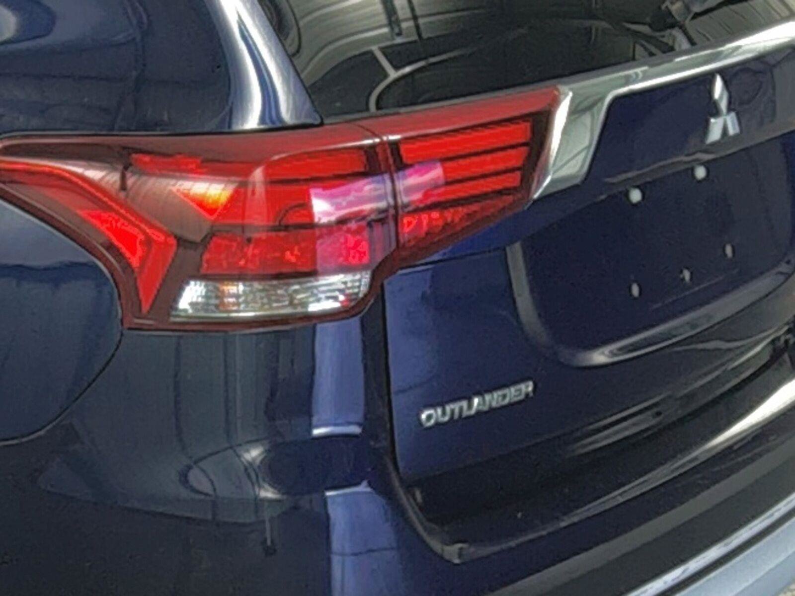 Used 2020 Mitsubishi Outlander FWD image 10