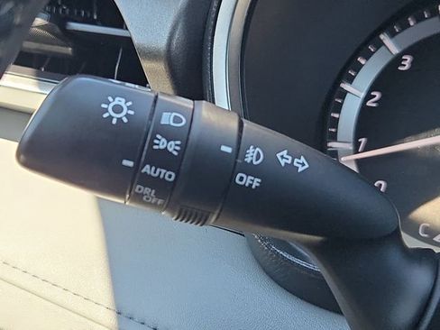 Used 2023 Toyota Highlander XLE FWD image 30