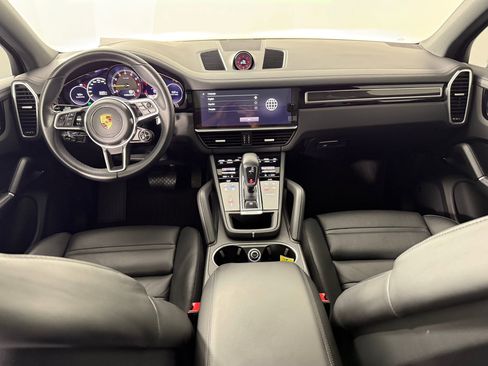 Certified 2023 Porsche Cayenne Platinum Edition image 18