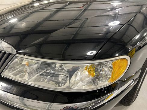 Used 2002 Lincoln Continental image 7