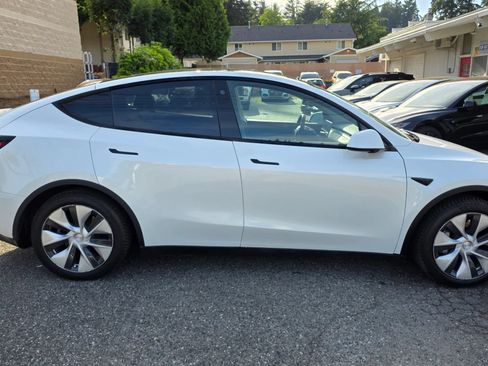 Used 2021 Tesla Model Y Long Range AWD/4WD image 4