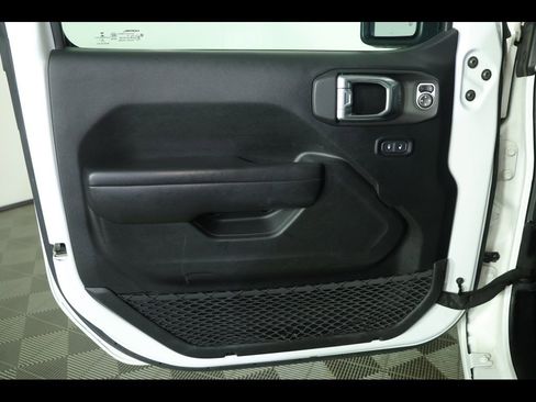 Used 2021 Jeep Gladiator Sport image 18