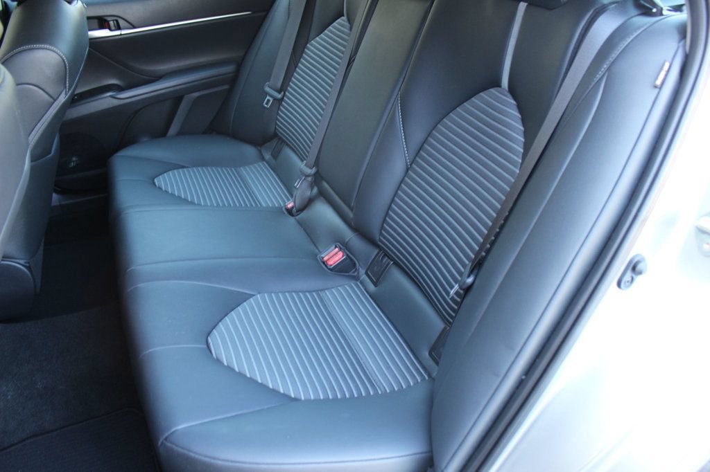 Used 2019 Toyota Camry SE w/ Convenience Package FWD image 14