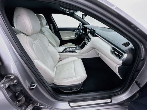 Used 2025 Genesis G70 2.5T RWD image 32