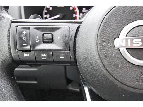 Used 2024 Nissan Rogue S image 11