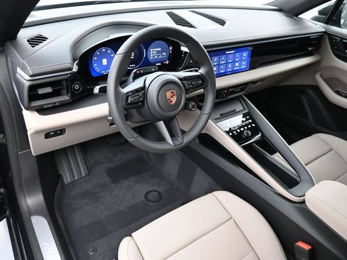 Used 2026 Porsche Macan Electric RWD image 4
