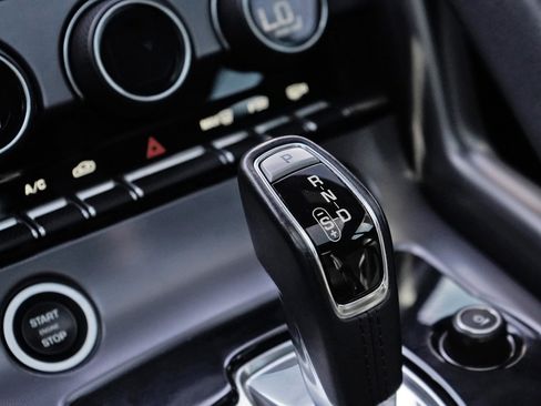 Used 2018 Jaguar F-TYPE Coupe RWD image 18