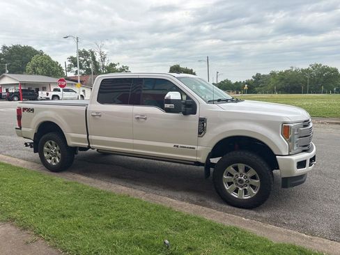Used 2017 Ford F250 Platinum w/ Platinum Ultimate Package AWD/4WD image 8