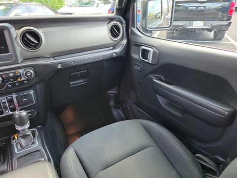Used 2018 Jeep Wrangler Unlimited Sport S AWD/4WD image 18