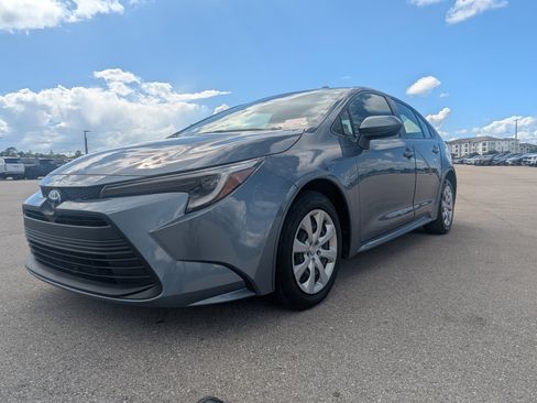 Used 2023 Toyota Corolla LE image 9
