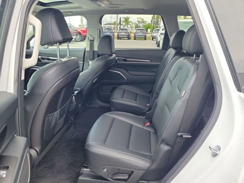 Used 2025 Kia Telluride S FWD image 13