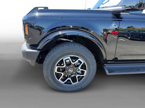 New 2026 Ford Bronco Outer Banks AWD/4WD image 9