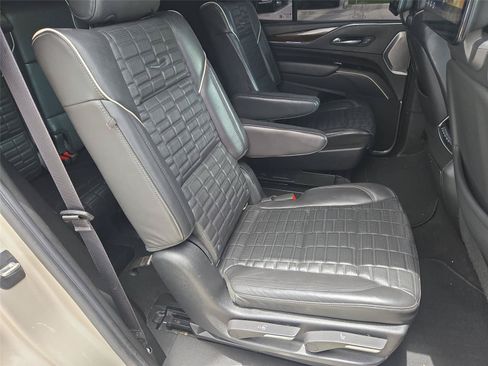 Used 2022 Cadillac Escalade Sport Platinum w/ Heavy-Duty Trailer Package AWD/4WD image 29