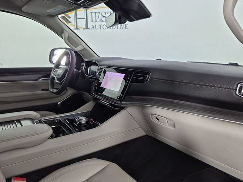 Certified 2024 Jeep Wagoneer Series II w/ Flexible Seating Group AWD/4WD image 38