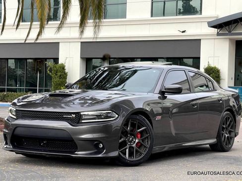 Used 2017 Dodge Charger R/T Scat Pack w/ Technology Group image 2