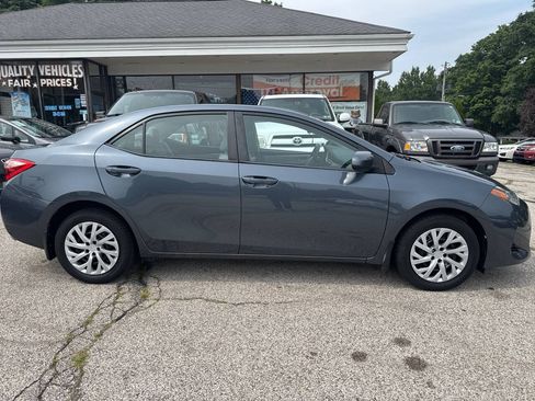 Used 2017 Toyota Corolla LE FWD image 5