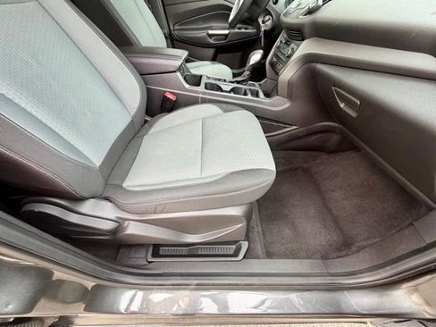 Used 2018 Ford Escape SE image 18