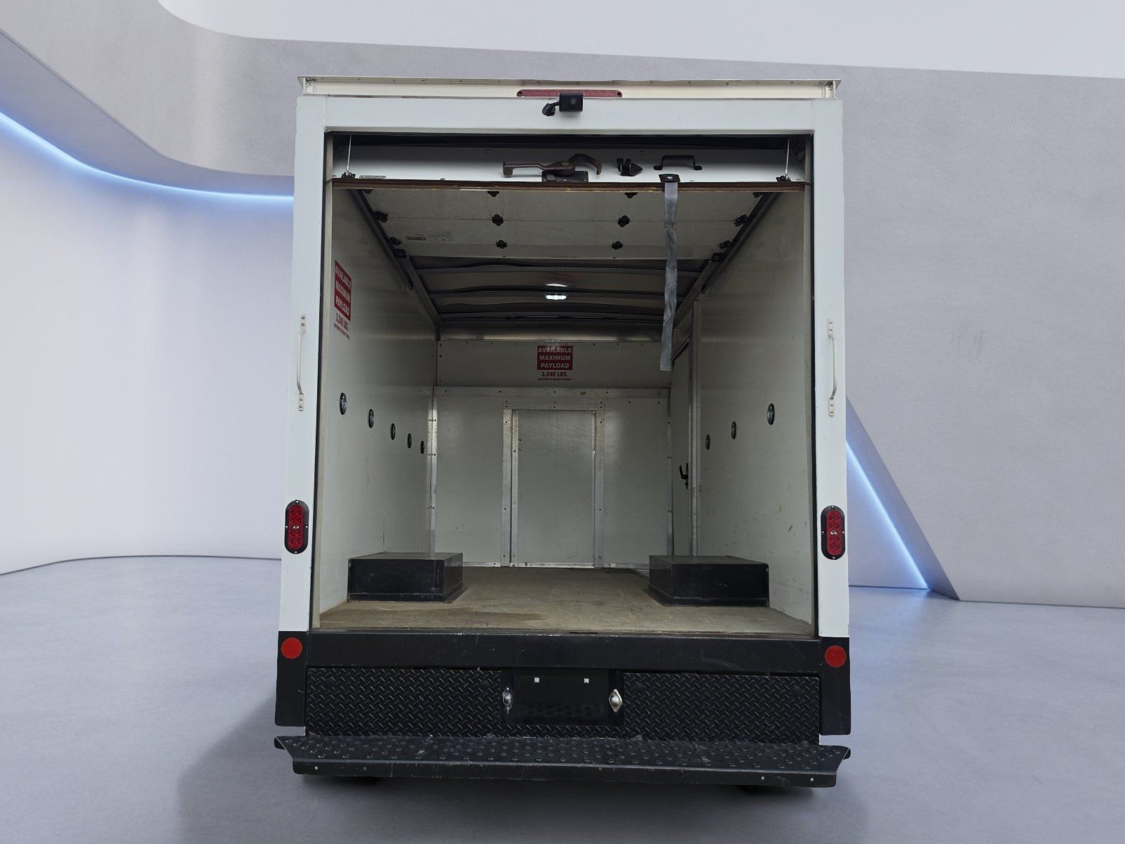 Used 2022 Ford Transit 350 DRW RWD image 8