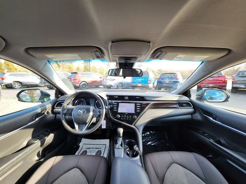 Used 2020 Toyota Camry LE FWD image 9