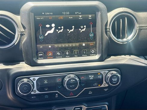 Used 2023 Jeep Wrangler Unlimited Sahara AWD/4WD image 17