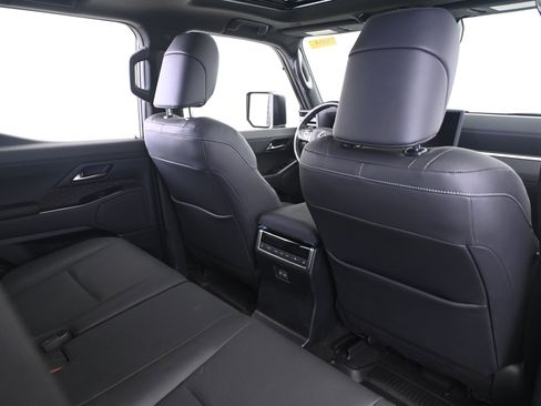 Used 2024 Lexus GX 550 w/ Accessory Package (Z1) AWD/4WD image 18