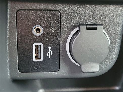 Used 2024 Nissan Kicks S image 15