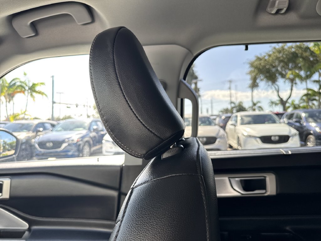 Used 2023 Ford Explorer Limited w/ Limited Technology Package RWD image 16