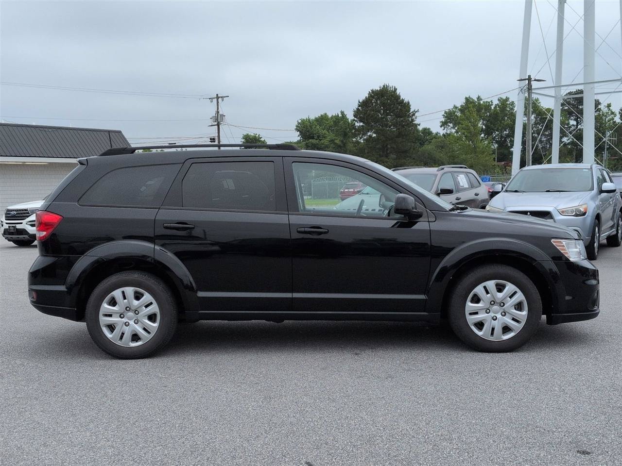 Used 2019 Dodge Journey SE FWD image 2