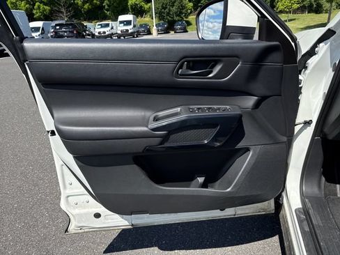 Used 2024 Nissan Pathfinder SV AWD/4WD image 20