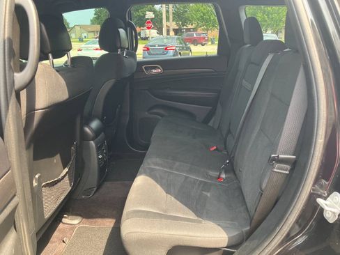Used 2016 Jeep Grand Cherokee Laredo AWD/4WD image 12