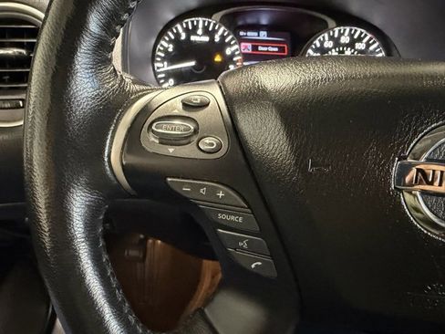 Used 2020 Nissan Pathfinder Platinum image 22