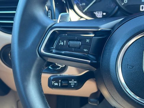 Used 2025 Porsche Macan image 21